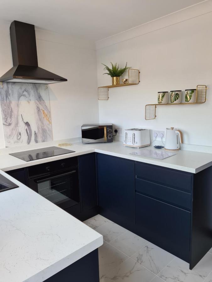 Stunning 2 Bed House Near Coastal Path/Lake/Beach Лланелли Экстерьер фото